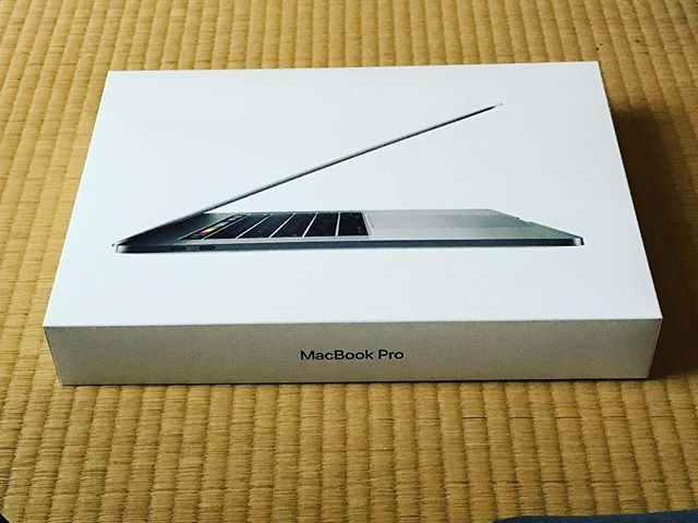買ってしまった(^o^)。MacBook Pro 15inch 2017。さて、どうしよう？(色々と)