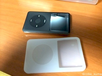 iPod Classic 120GB黒に100均で購入のケースを使う。