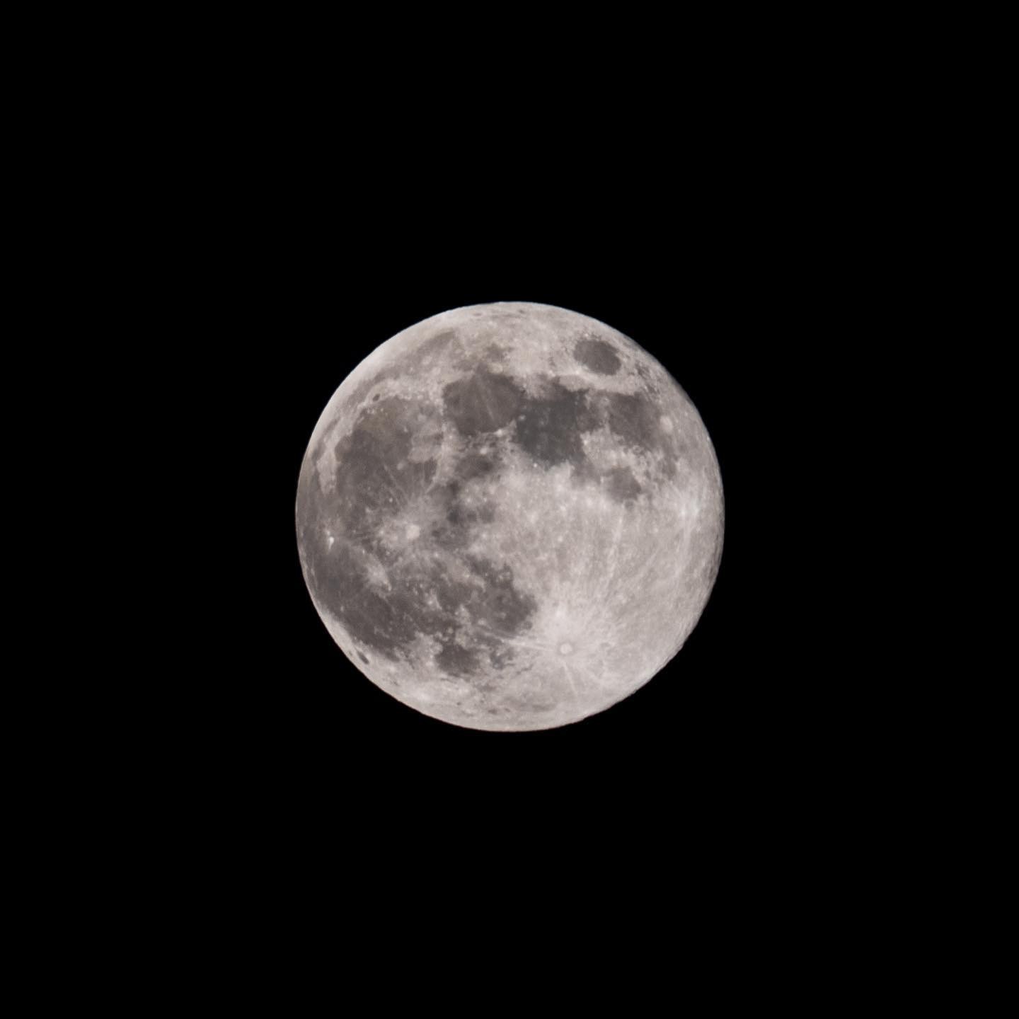 5月の満月、フラワームーン。(OLYMPUS OM-D E-M1 MARK II + M.ZUIKO ED40-150mm F2.8PRO + MC-20)