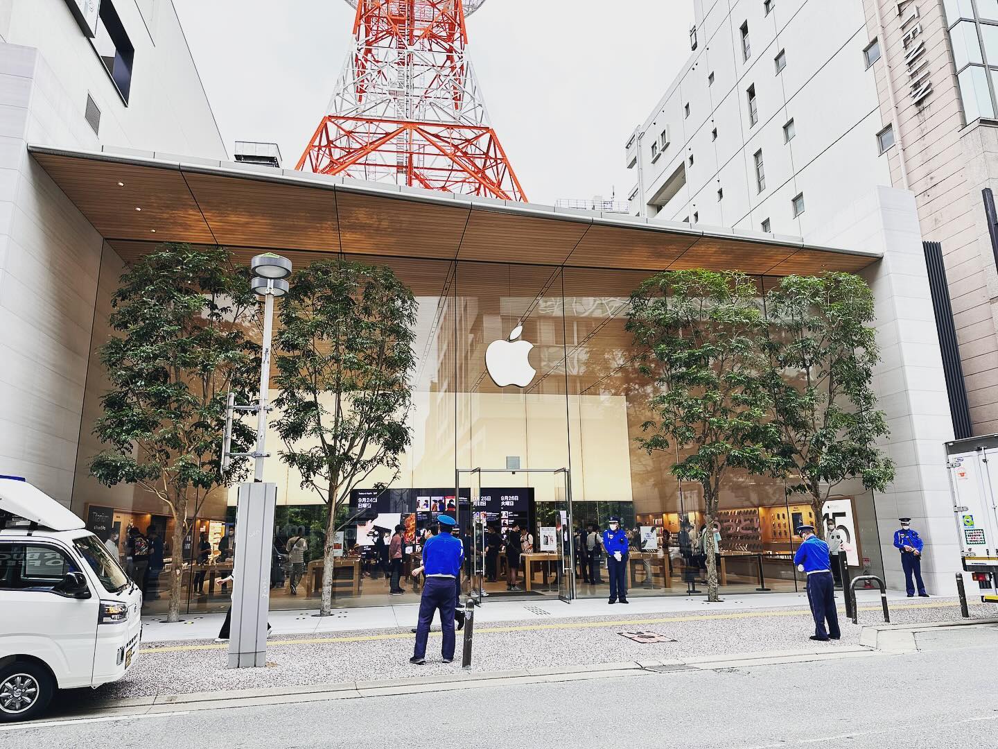 Apple 福岡。iPhone15 シリーズの発売日です。
