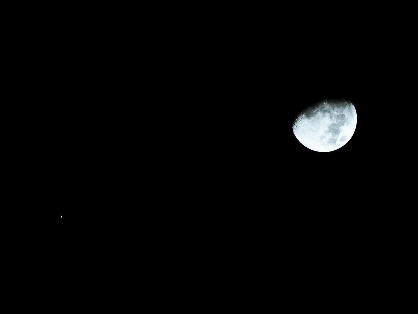 月と木星(分かりにくいけど左下の点)